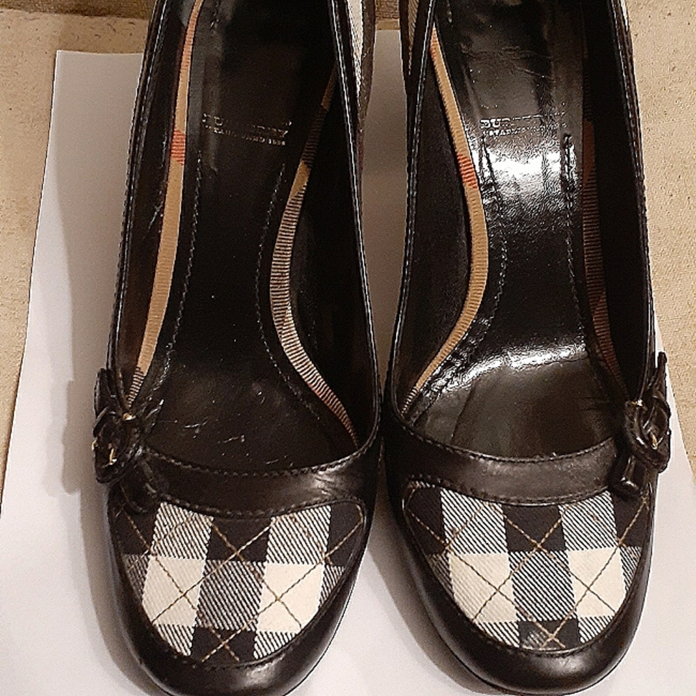 BURBERRY LEATHER NOVA CHECK PUMPS 39
